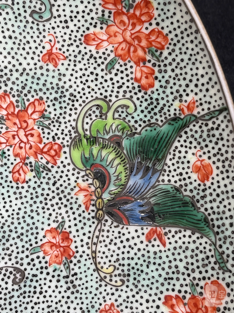 清晚期 五彩花蝶纹盘一对 - 图14